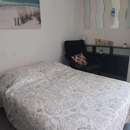 Avec Jardinet Et Balcon Idealement Situe Apartmán *